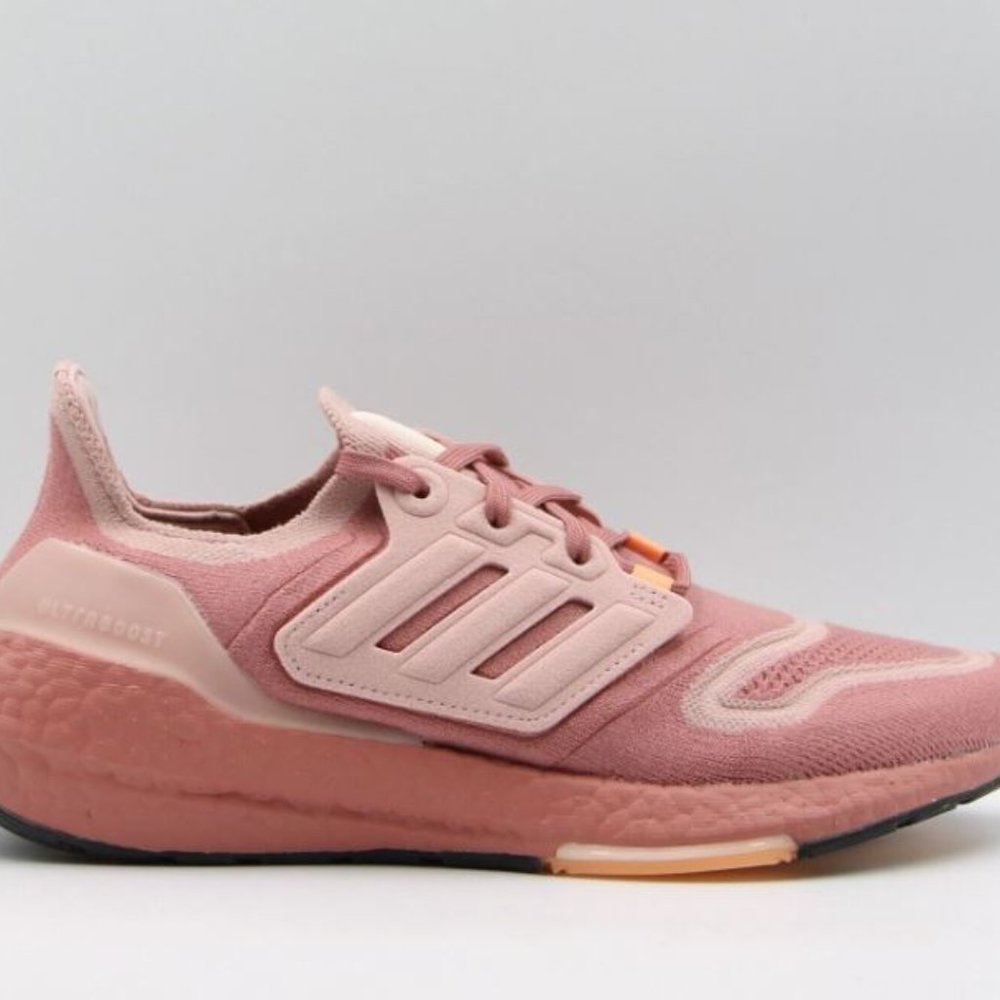 adidas ultra boost 22 womens 8.5 NWT pink red